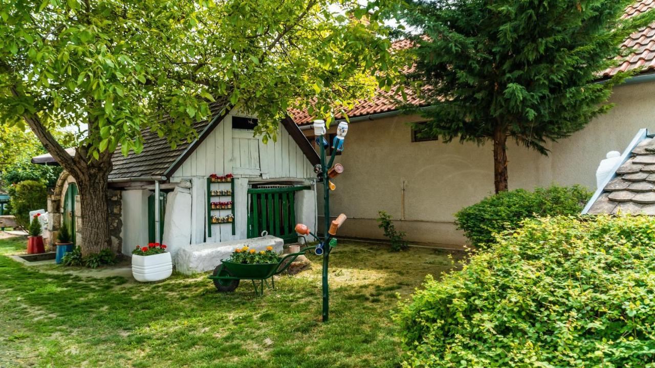 Zsambeki Vendeghaz -Anno1815- Otel Dış mekan fotoğraf