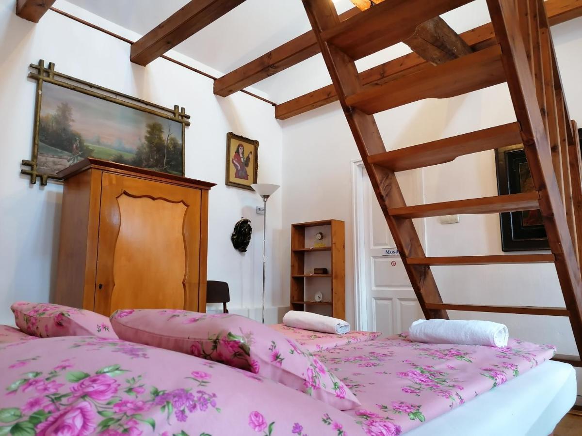 Zsambeki Vendeghaz -Anno1815- Otel Dış mekan fotoğraf