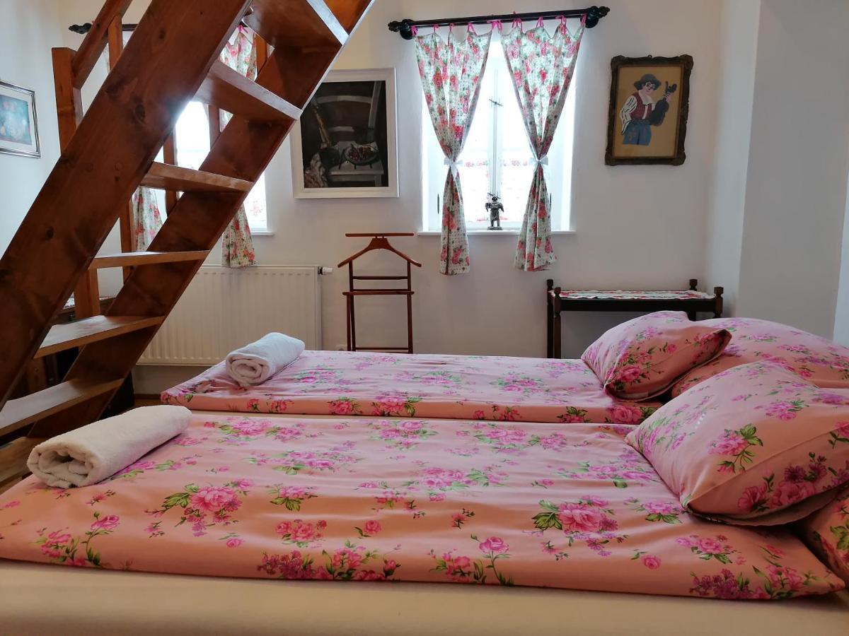 Zsambeki Vendeghaz -Anno1815- Otel Dış mekan fotoğraf