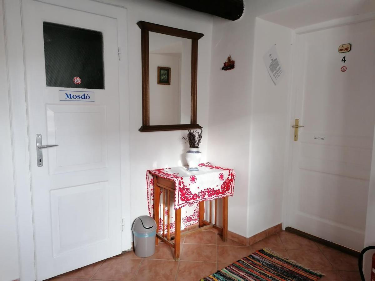 Zsambeki Vendeghaz -Anno1815- Otel Dış mekan fotoğraf
